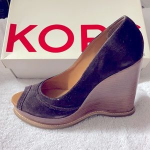 Michael Kors Newton Peep Toe Wedge Heels (size 7.5)